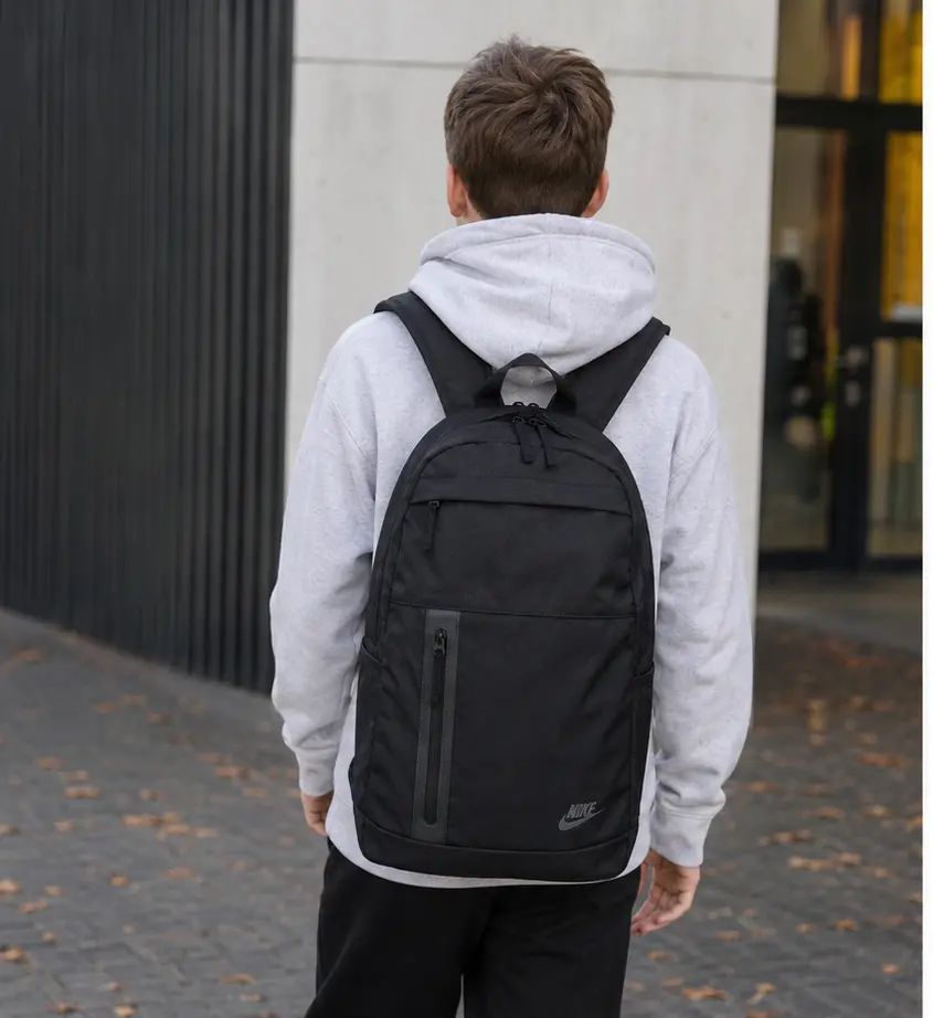 Chłopiec z plecakiem Nike Elemental Premium czarny DN2555 010