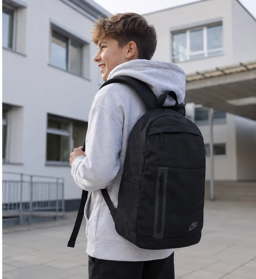 Chłopiec z plecakiem Nike Elemental Premium