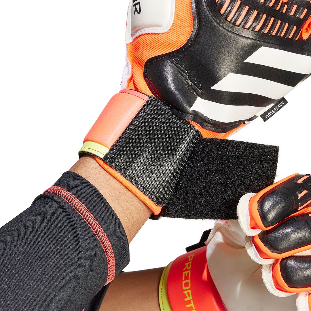 adidas Rękawice bramkarskie Predator Match Fingersave IQ4037